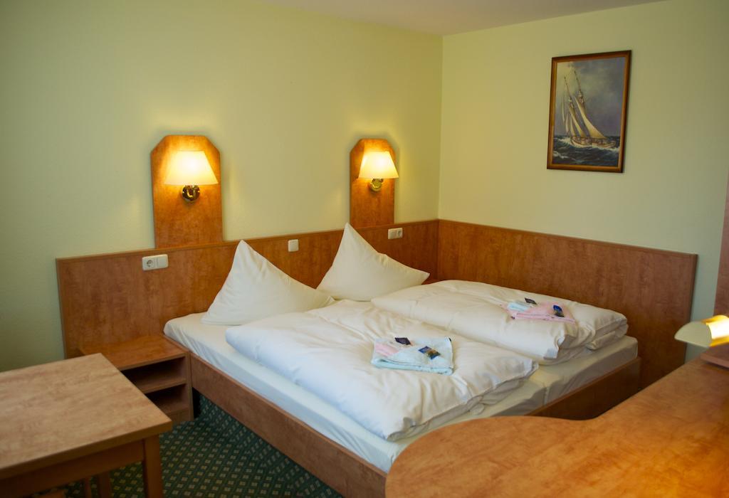 Gasthof & Pension Zum Himmel Rubenow Room photo