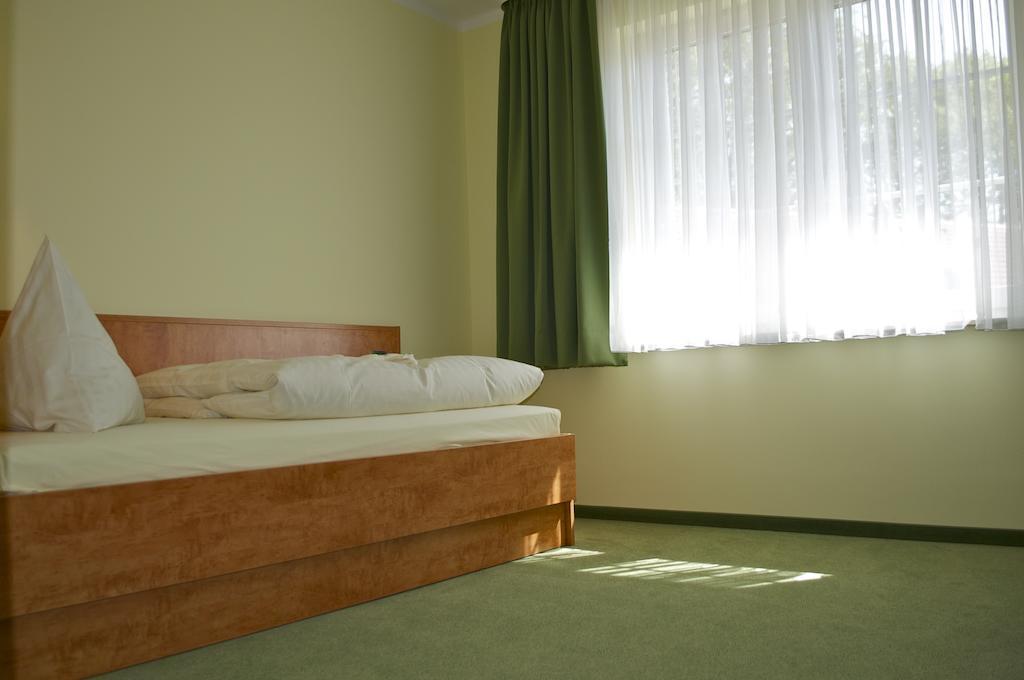 Gasthof & Pension Zum Himmel Rubenow Room photo