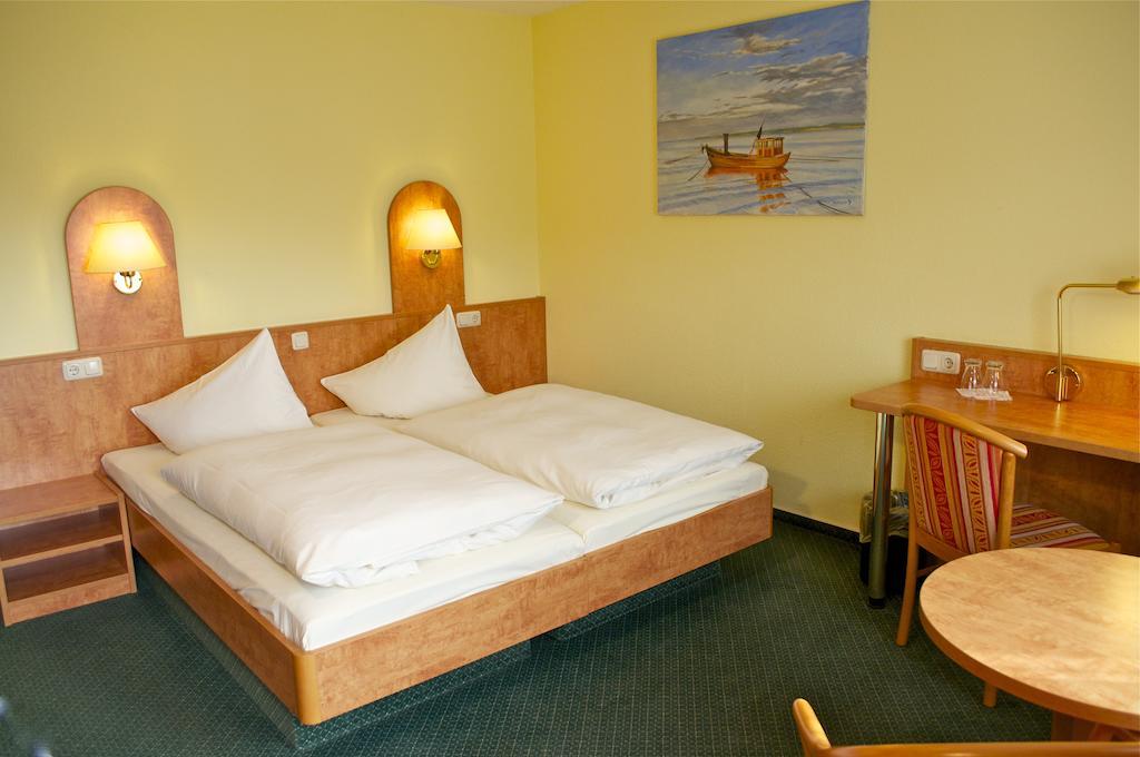 Gasthof & Pension Zum Himmel Rubenow Room photo